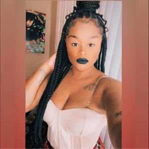 Meet your Posher, Lainasha